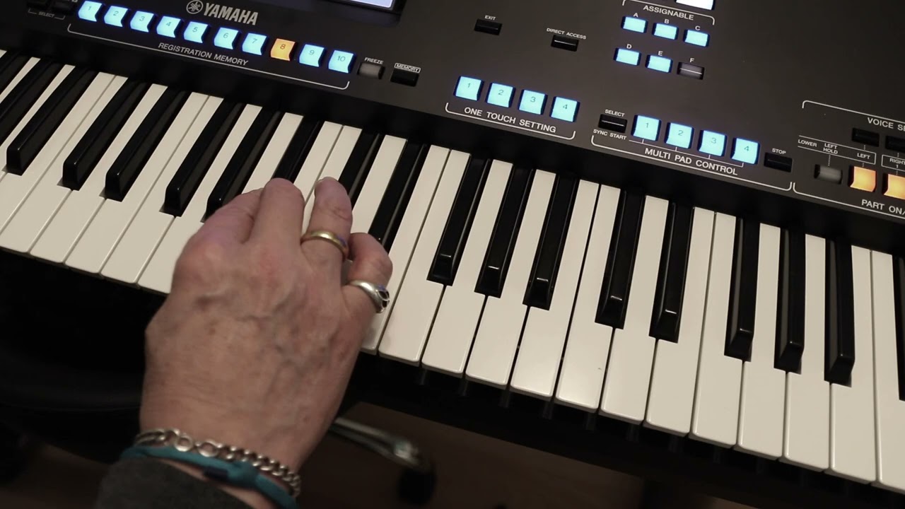 A SWINGIN' SAFARI - Bert Kaempfert cover on Yamaha Genos2 and HB Bass - KEVIN ROMANG