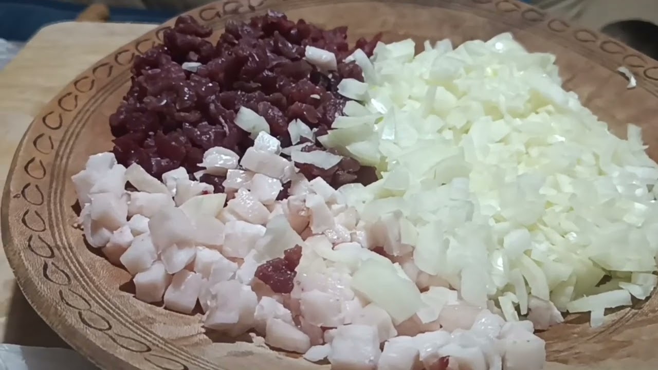 Приготовил солёную самса. Очень вкусная и сочная. Пожалуйста поставьте лайк и подпишитесь.