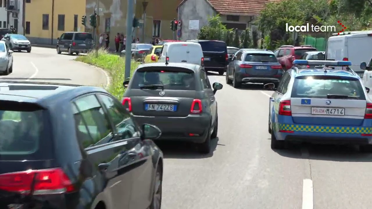 Funerali Berlusconi, il corteo funebre si avvicina a Milano