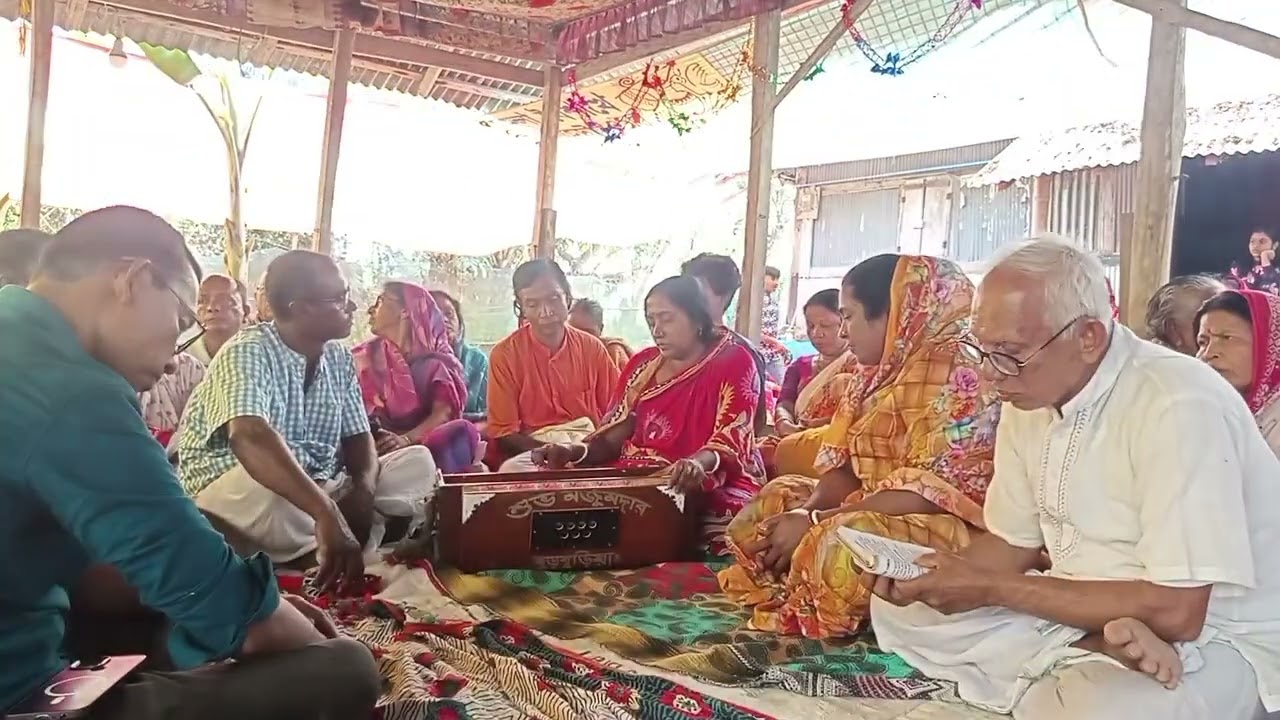 শ্রীমতি রিমা অধিকারী তার কন্ঠে একটি গান হরিবল হরিবল 