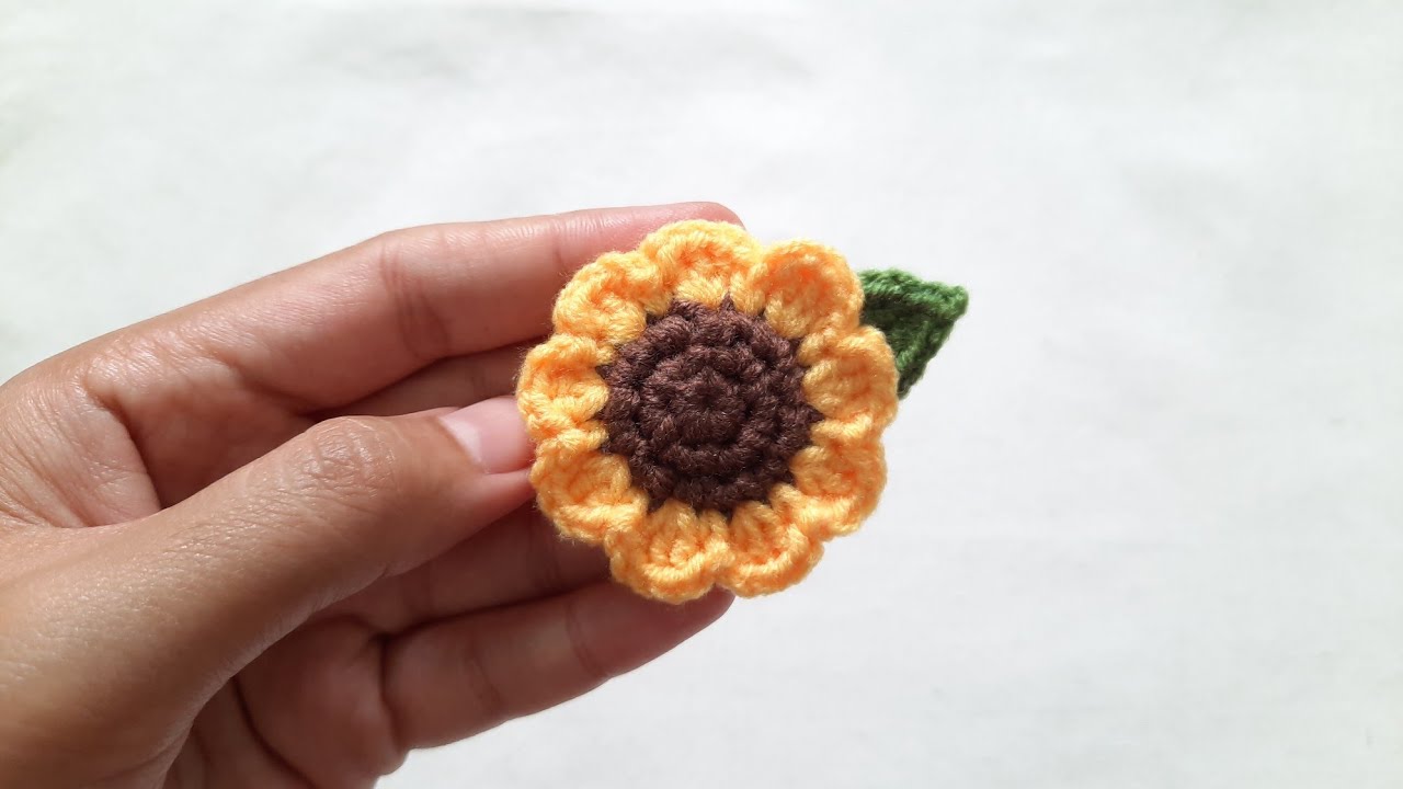 Crochet a sunflower | crochet sunflower keychain | wegreenlime