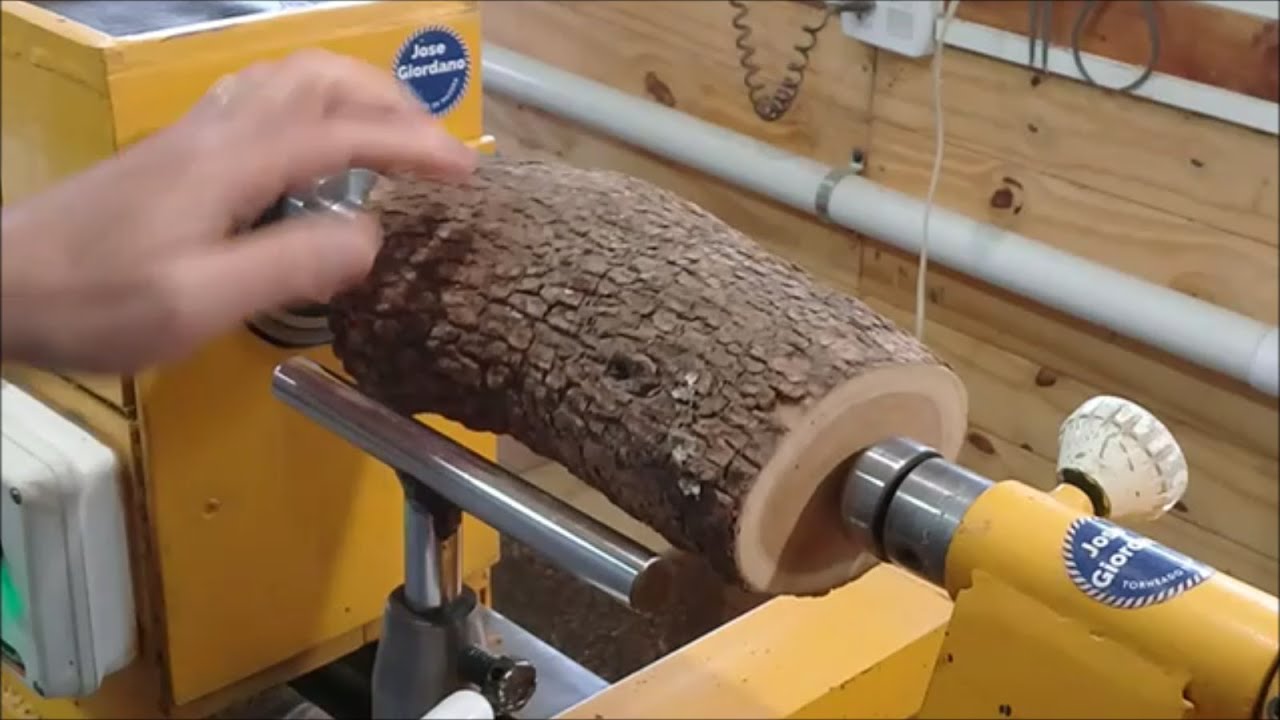 Torneado en madera.Wood turning. Copa en algarrobo.!!  Cup in carob..!!#wooddesign #wood #handcraft