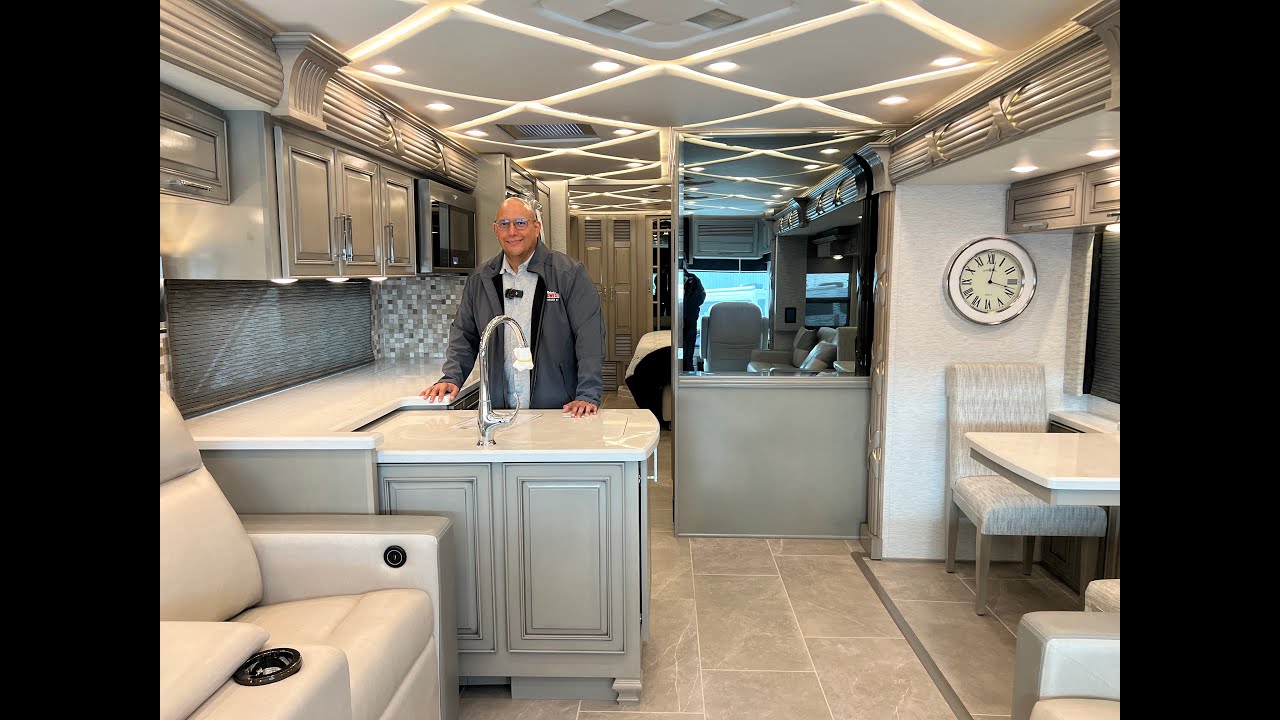 2024 Newmar Mountain Aire 3823 (17N232087)