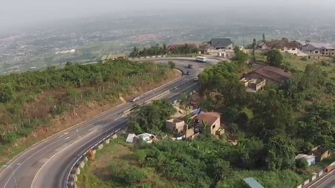 GHANA - Aburi road to Accra - DJI P2V+