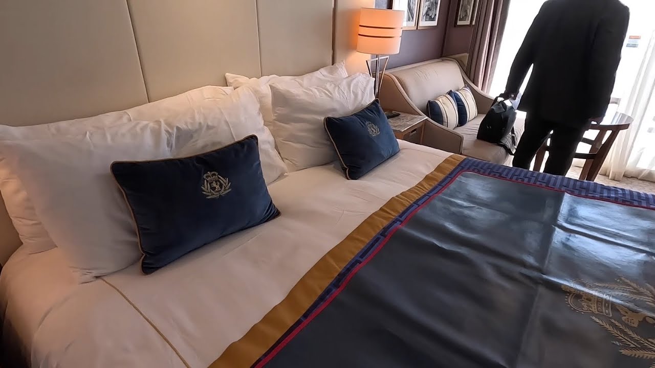 Экскурсия по каюте Britannia Club на борту лайнера Queen Mary 2, номер 13004.