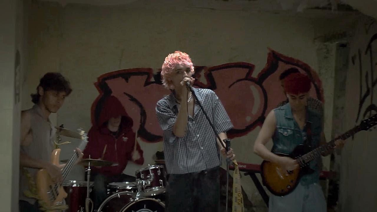 CoolMind - LEJOS (Official Music Video)