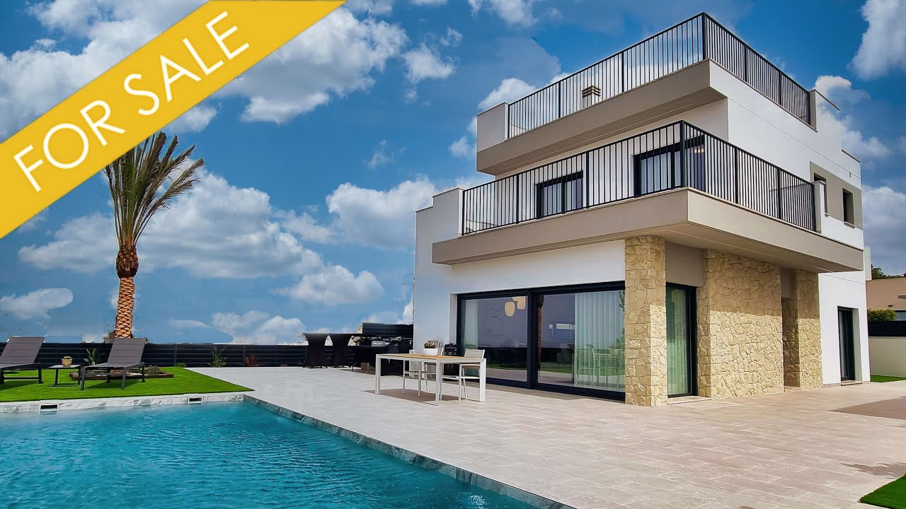 Modern Villa |  Pool | €624,000 | 3 Bathrooms | 3 Bedrooms | Golf Area | Campoamor| Alicante