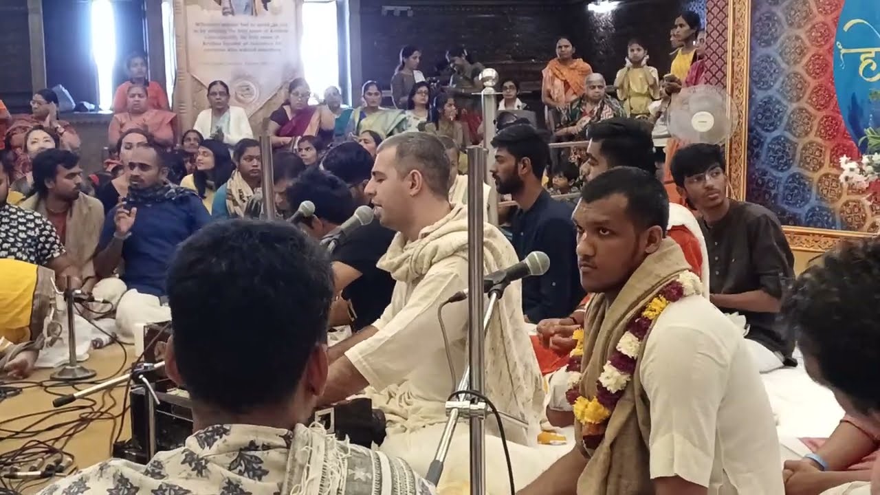 Madhur Kirtan by Narayan prabhu at ISKCON NVCC Temple Pune 🛕 | Prem Sankirtan 2023 @ISKCONNVCCPune