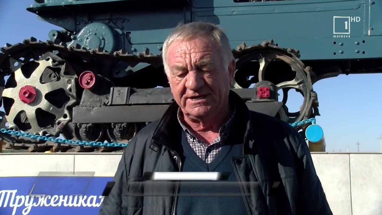 „Rapsodia Satului”: Un tractor fabricat în 1966, simbolul al muncitorilor din Oclanda, Soroca