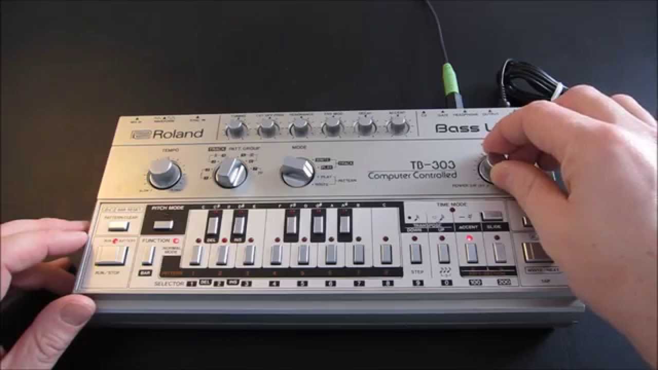 Roland TB-303 Bass Line demonstration. Serial 275000