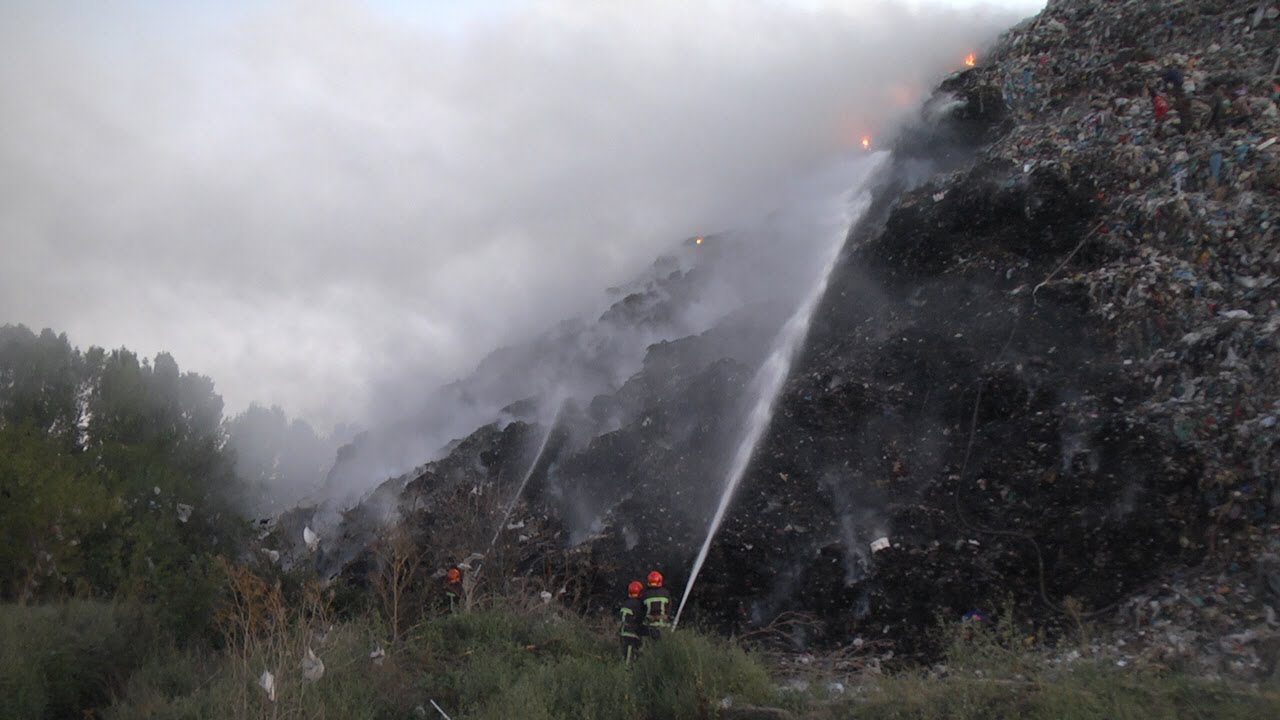 Хмельницький: рятувальники ліквідували пожежу на полігоні твердих побутових відходів