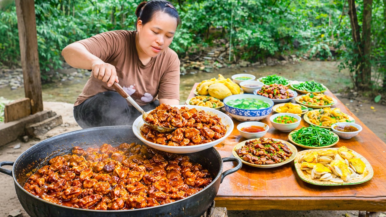How to Cook Sweet and Sour Pork Ribs & Boiled Chicken for Workers - Building Wooden House Wall