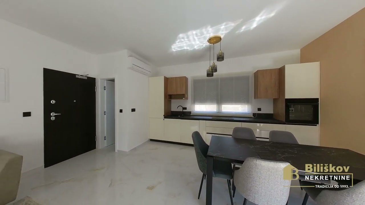 Prodaja, Zadar, Borik, trosoban stan, prvi red do mora