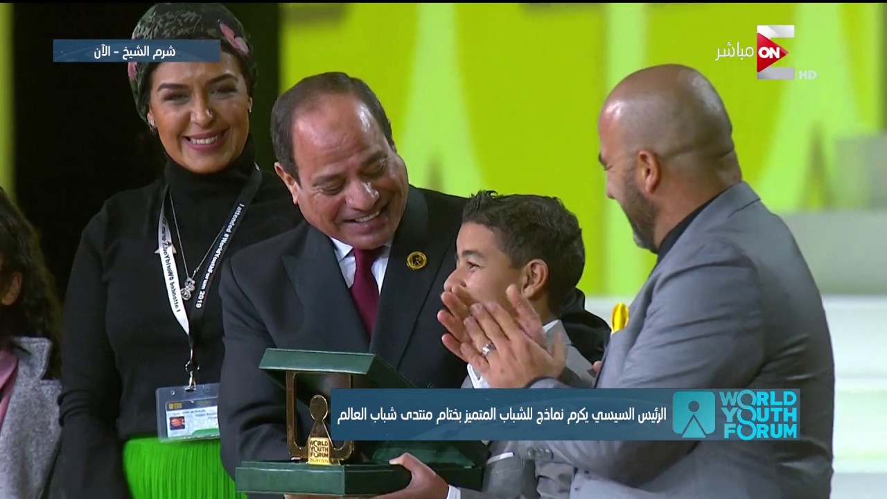 الرئيس السيسي يكرم زين يوسف الطفل الذي قهر السرطان