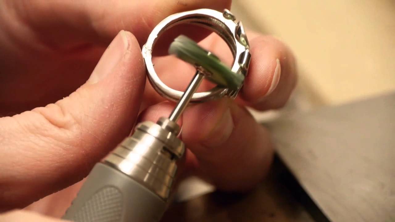 How to Polish Jewellery using 3m Radial Discs and Mounted Felt with Rouge