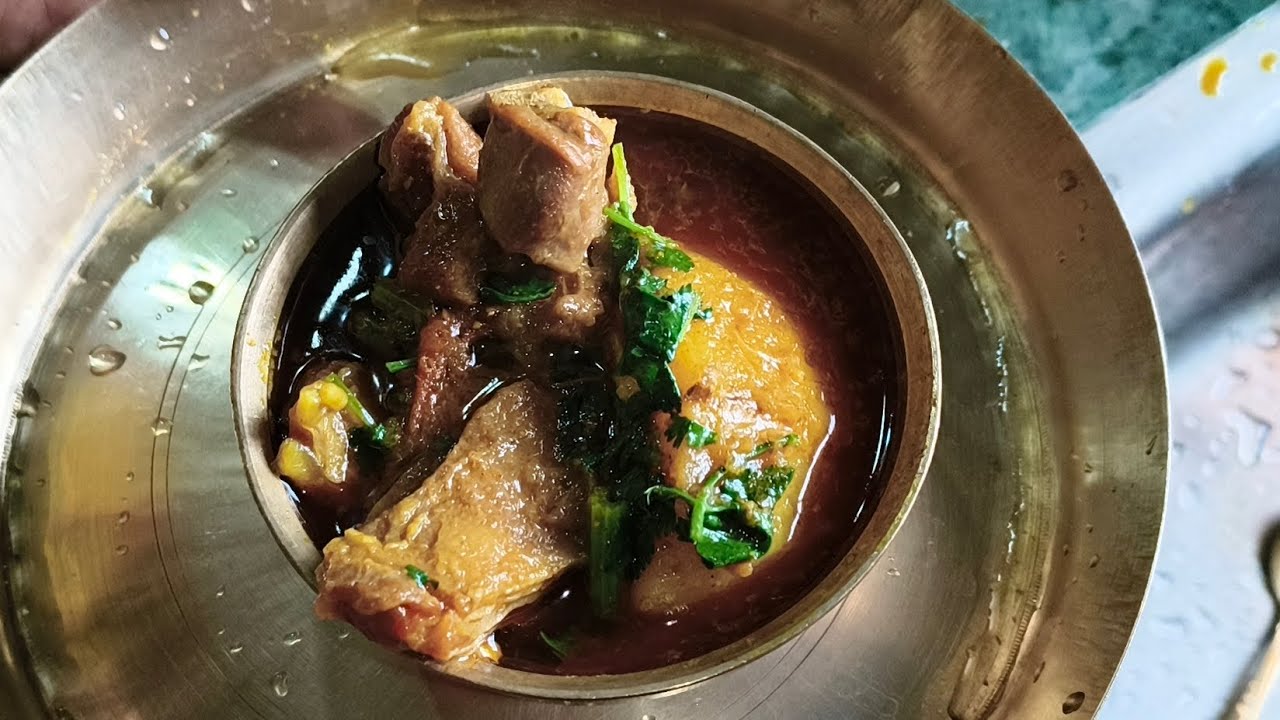 মটন কারি। আলু দিয়ে খাসির মাংসের পাতলা ঝোল। [ Mutton Curry Recipe In Bengali ]