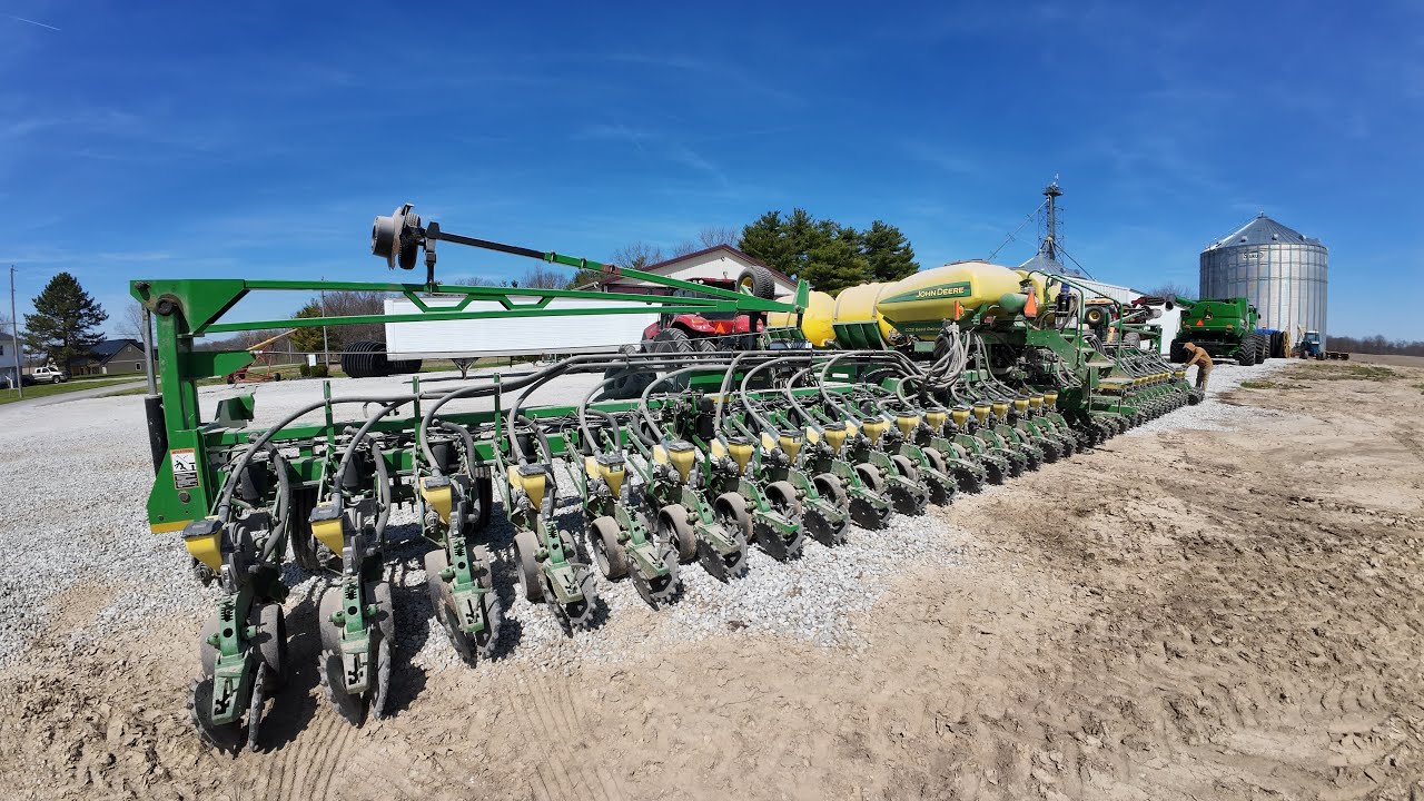 Spring Fieldwork Begins: DB60 Planter Prep, Mouse Nest Find & Strip Till Action!