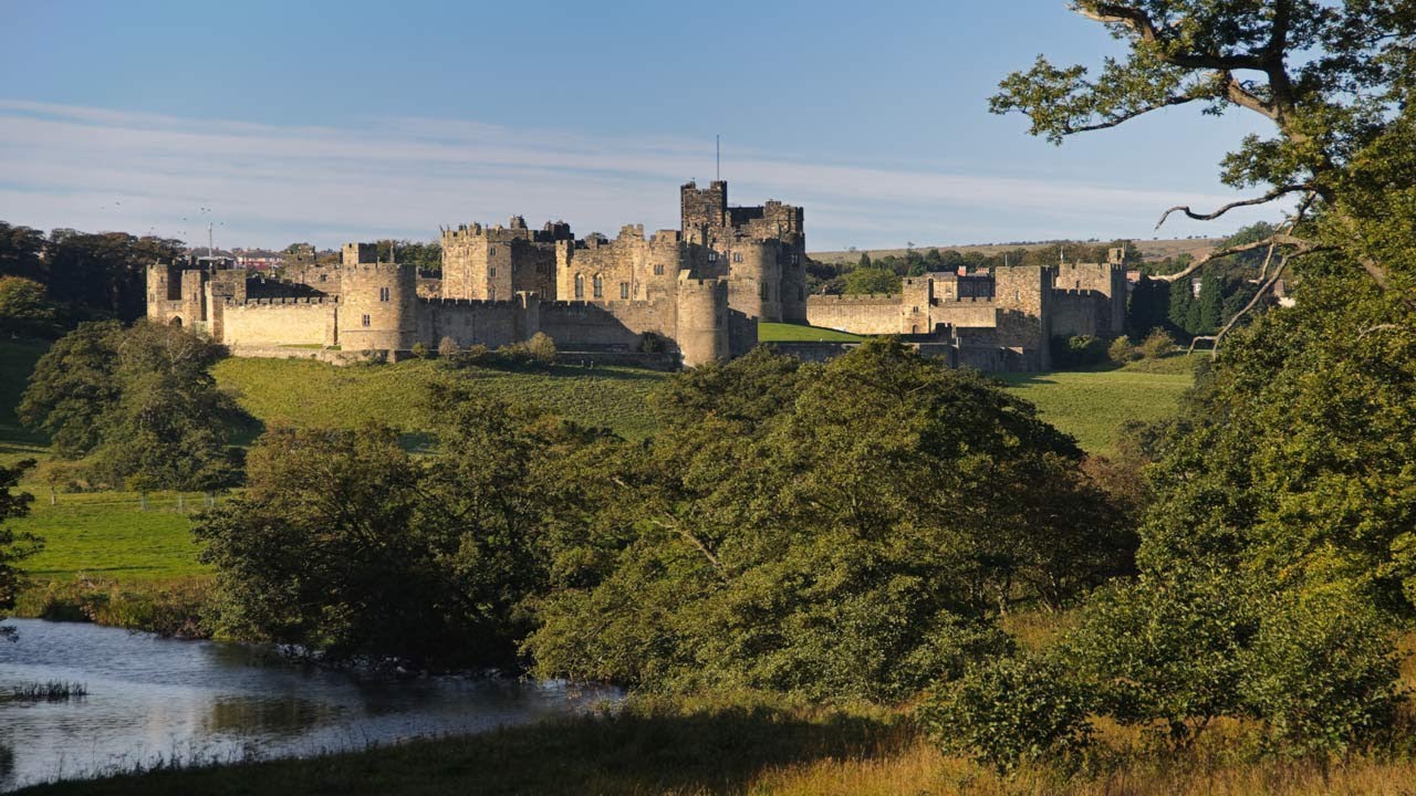 Holy Island, Alnwick Castle and the Northumberland Coast - 1 Day Tour from Edinburgh