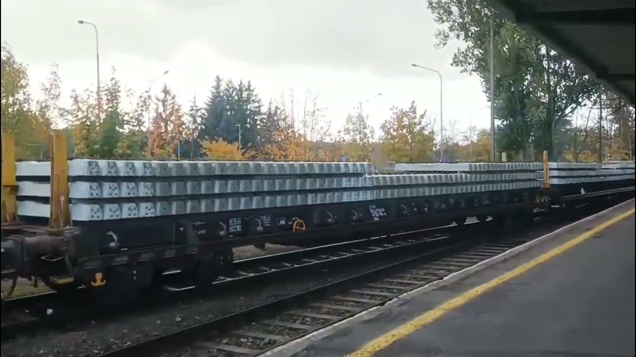 Transport podkład&oacute;w z MIROSŁAWIA UJSKIEGO Kielce Transkol TEM2 193 + SM42 732