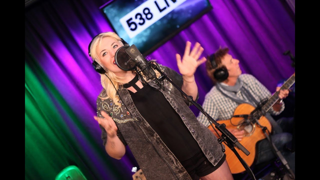 Emmaly Brown - Titanium | Live bij Evers Staat Op