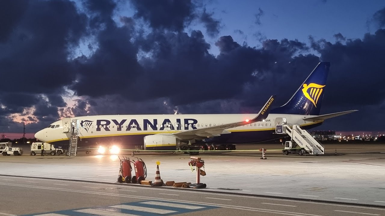 Ryanair sunrise flight from Brindisi to London Stansted takeoff and landing