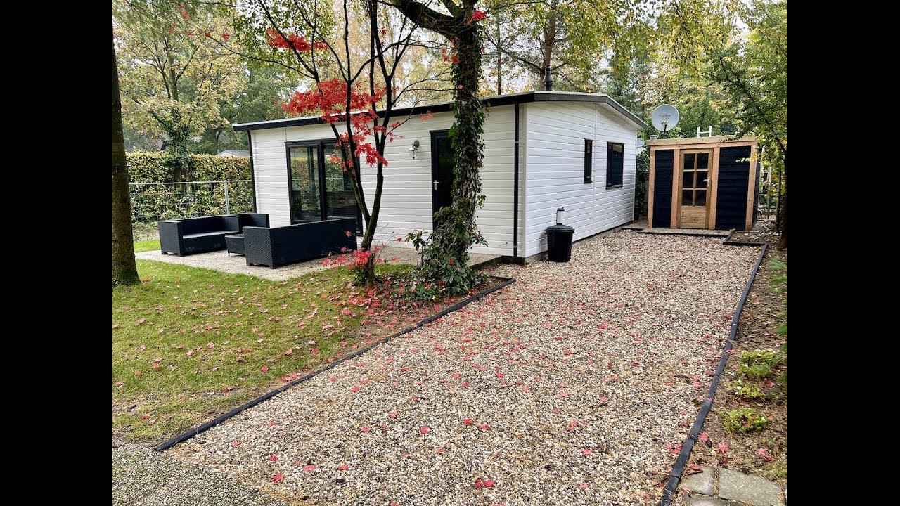 Ruim dubbel chalet op groot kavel Camping De Auerhaan te Putten