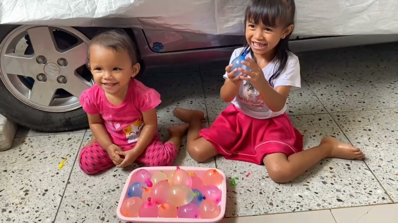Bermain balon air | Nuha dan Nayya Basah kuyup
