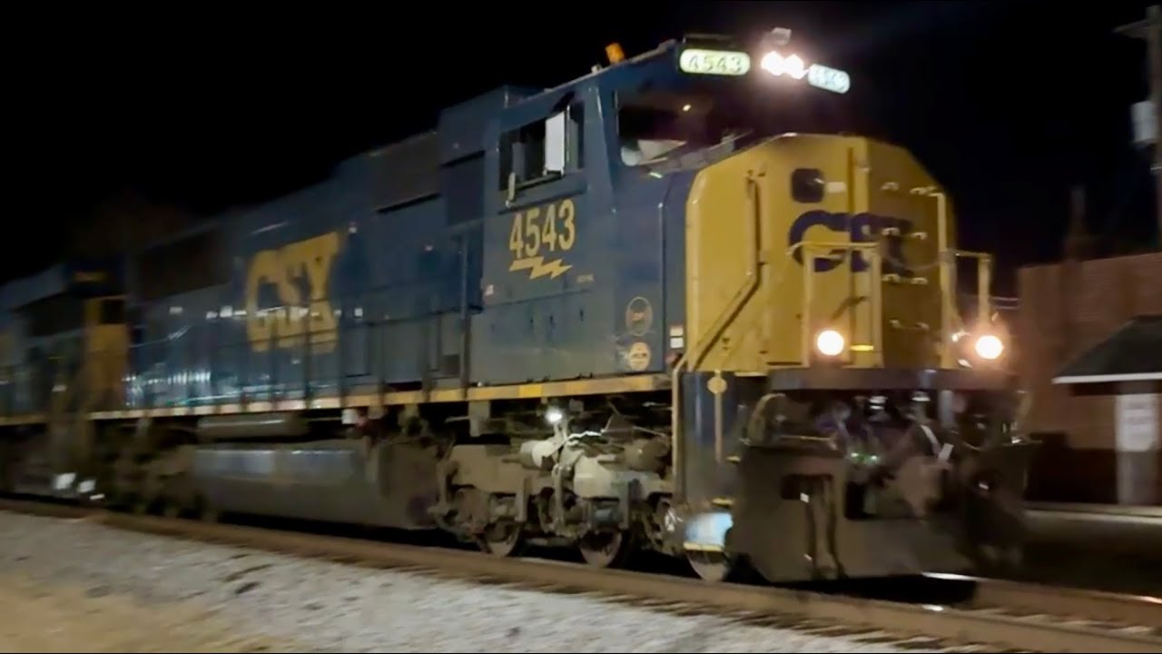 RCL SD70MAC 4543 with Strobe Lights Leads CSX M409 South