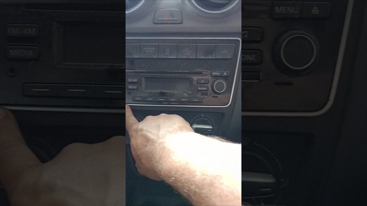 Como tirar rádio do gol Voyage Saveiro G6