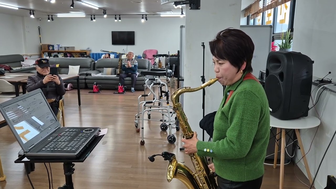 아버지계시는#주간보호센타방문색소폰연주#묻지마세요(김성환)