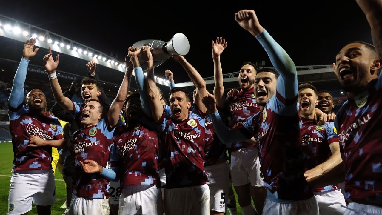 🏆 CHAMPIONS AT EWOOD! | Burnley fans and players celebrate after winning the league at Ewood Park!