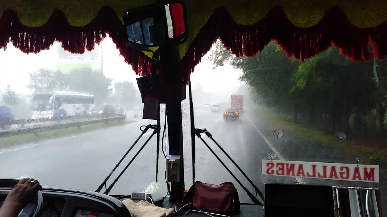 Jam Liner Bus (DAEWOO BS106) on Heavy Rain in SLEX