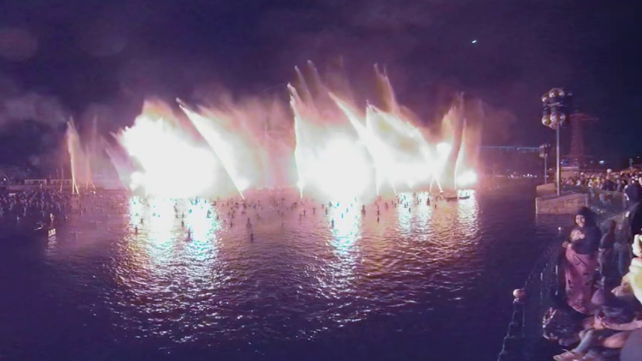 (360º Video) Disneyland Resort - California Adventure World Of Color