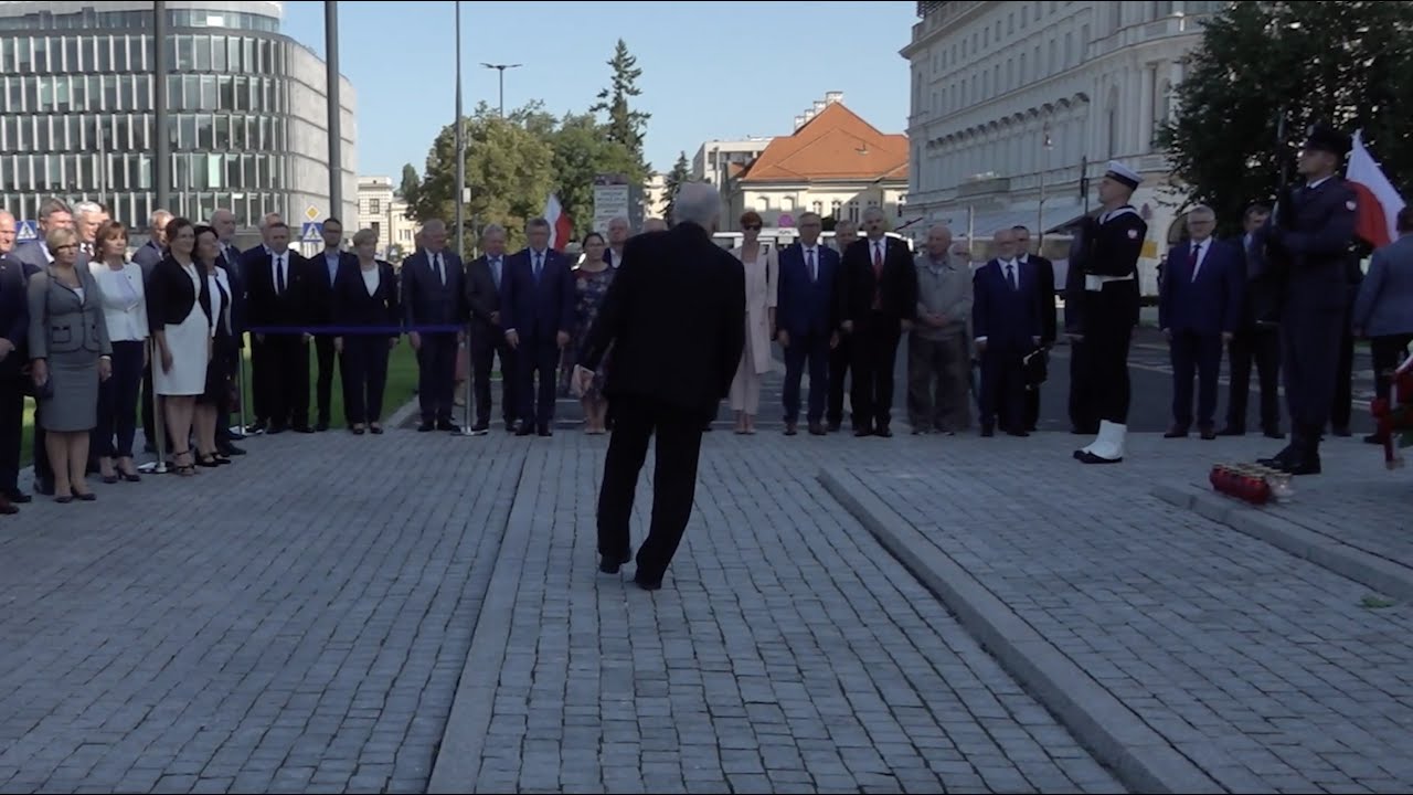 Prezes Kaczyński się chwieje, Babcia Kasia tańczy. 136. miesięcznica smoleńska