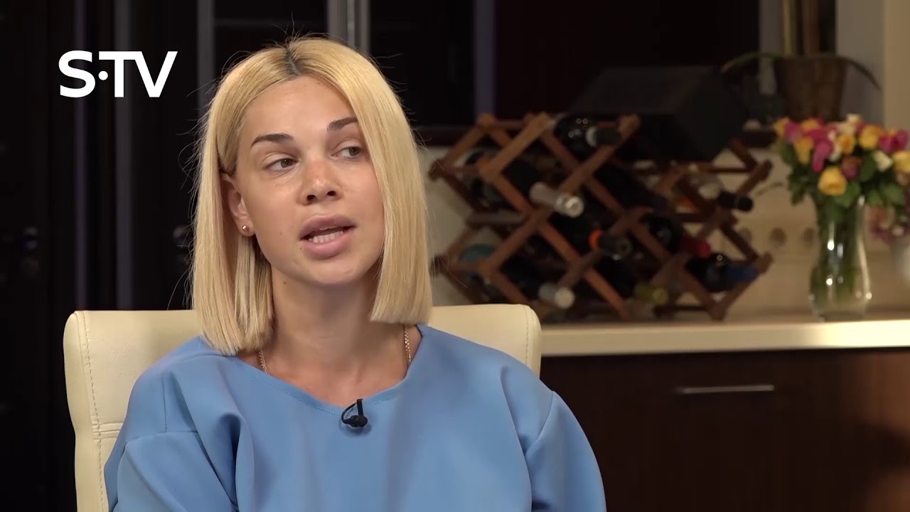 Samanta Tīna iepērkas.