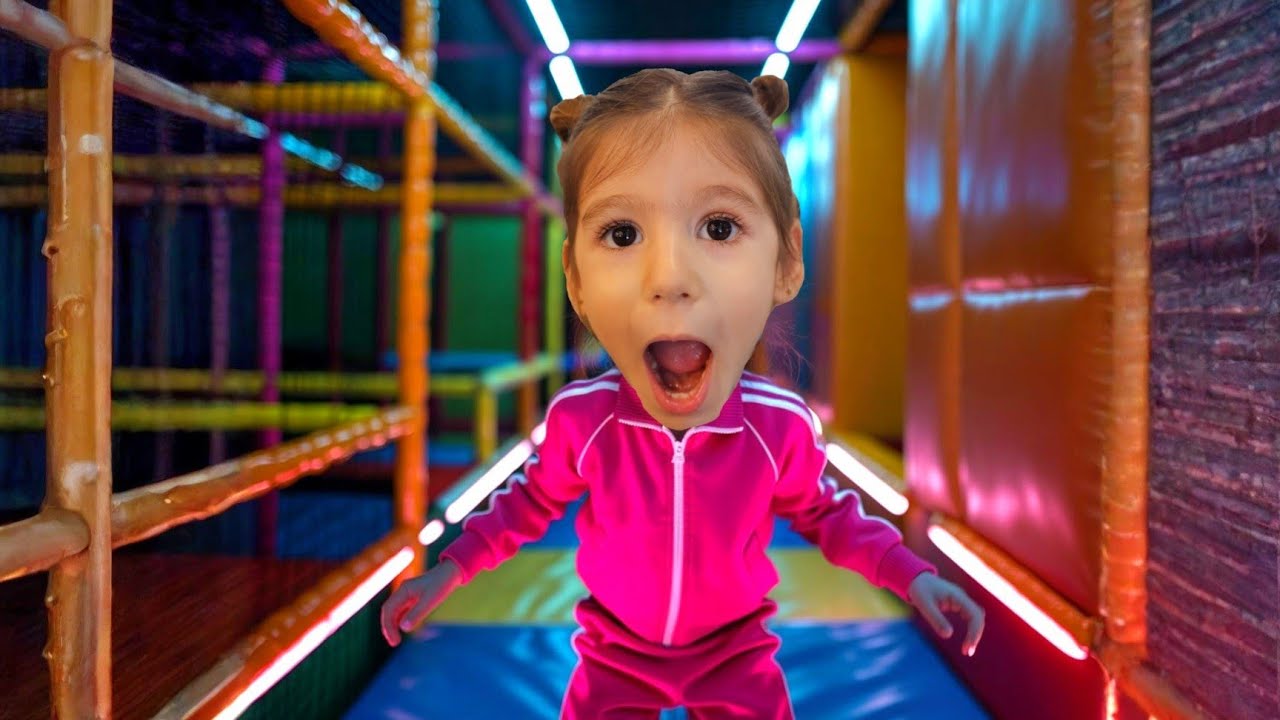 Eva ile SoftPlay Oyun Alanında Karanlık Odaları Keşfediyoruz 🤪🎉🧩⁉️