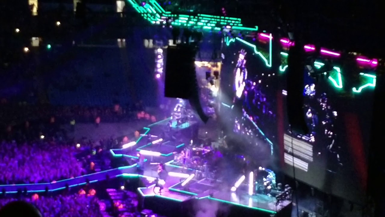 2 THIS IS MUSE IN MANCHESTER  YEAAA 9