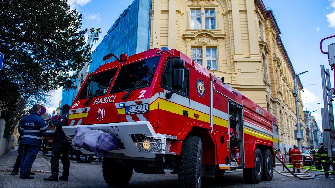 Predseda vlády E. Heger privíta členov hasičského a záchranného zboru, ktorí zasahovali v Grécku