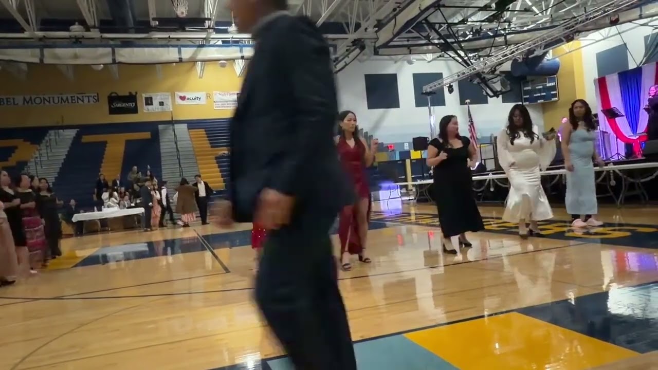 Hmong line dance at Sheboygan party x2025