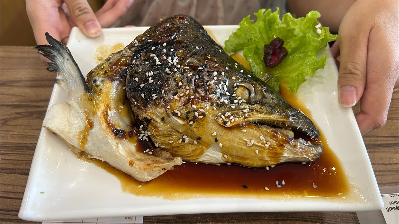 HAVING LUNCH AT SUSHI MENTAI || SIBU