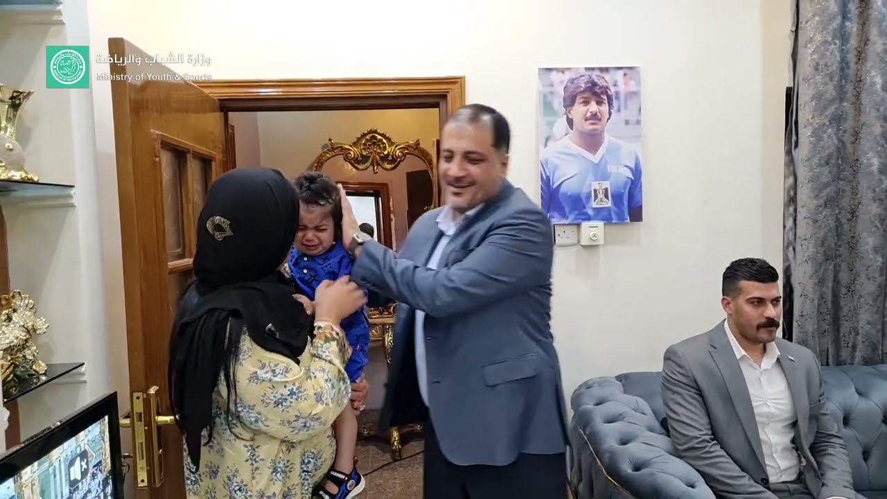 وزير الشباب والرياضة يزور عائلة النجم الراحل ناظم شاكر