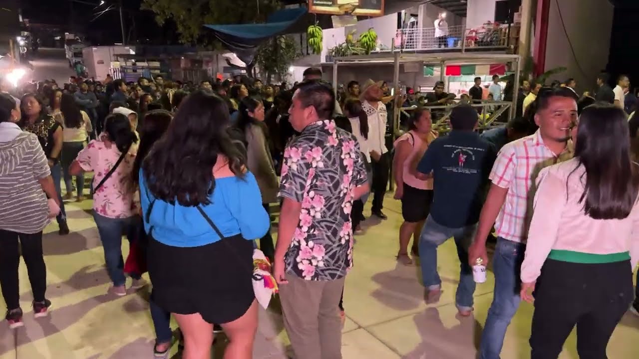 🔥🔥Pura lumbre con el Grupo Zenik´s de Guerrero en la pista🥵🥵