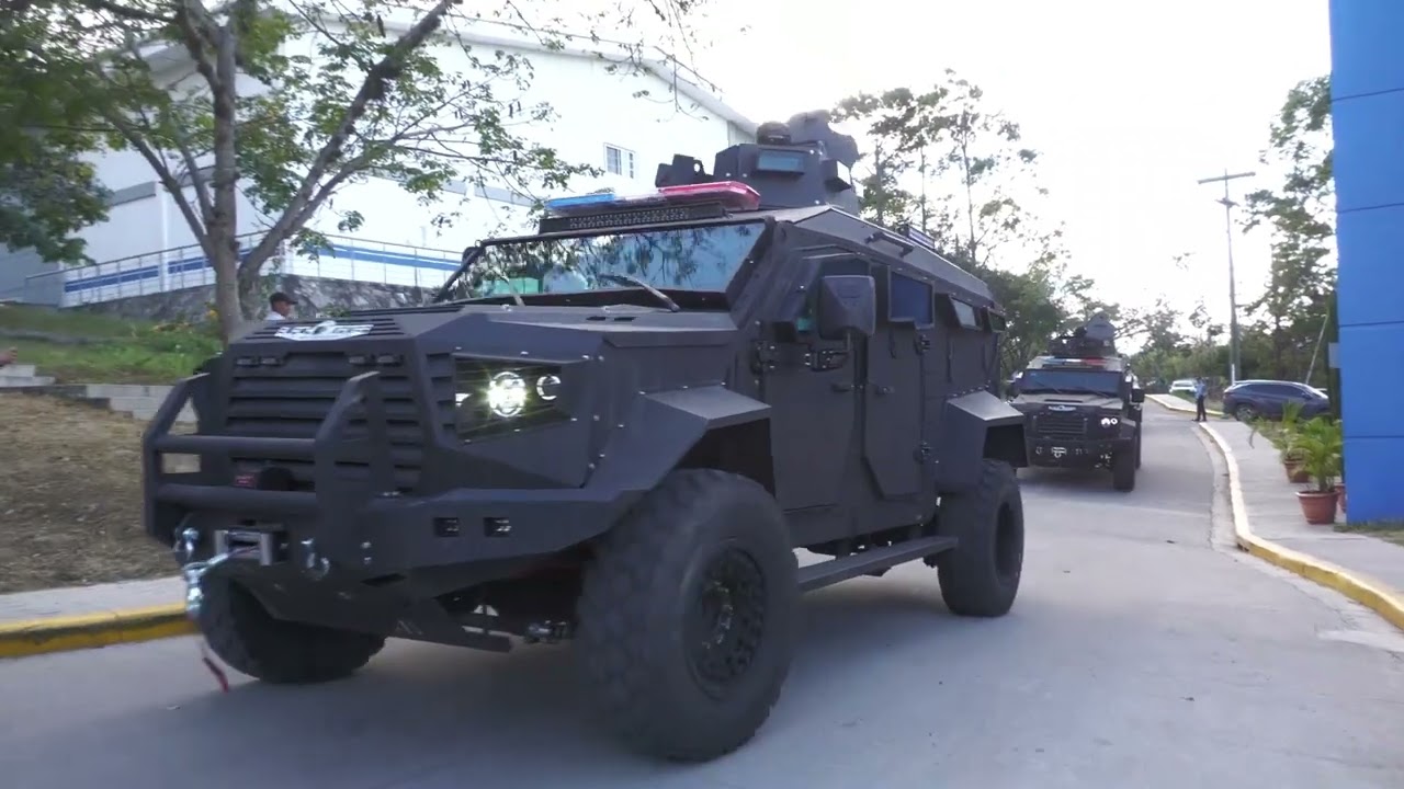 SEDS entrega “Black Mamba Sandcat” y radiopatrullas para combatir el crimen organizado