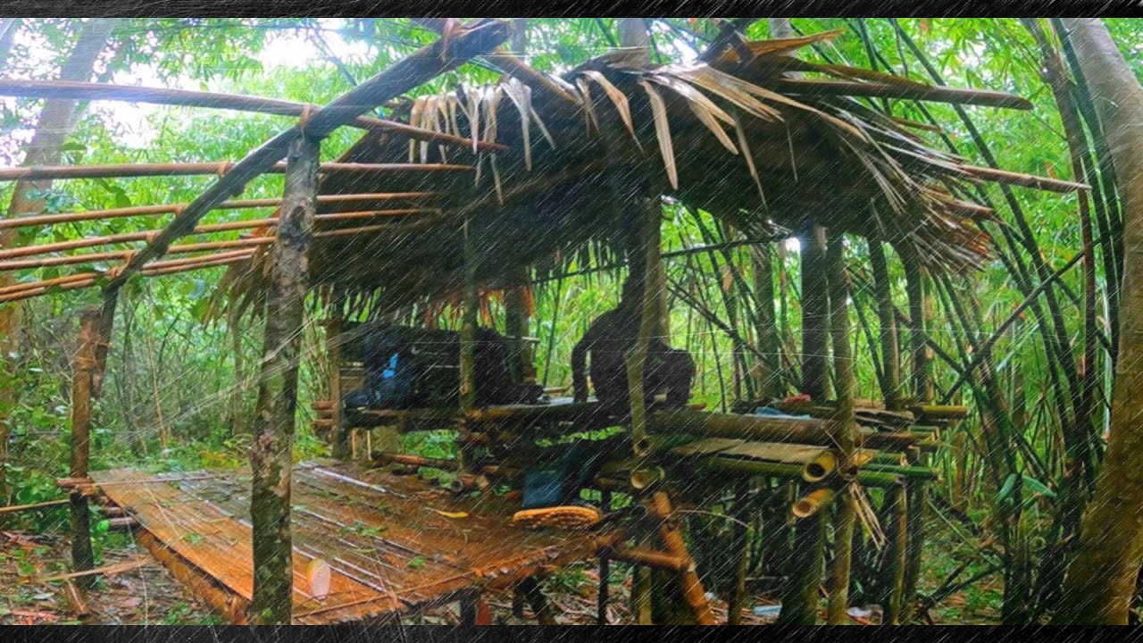 ฝนถล่มทั้งคืน ในกระต๊อบกลางป่า