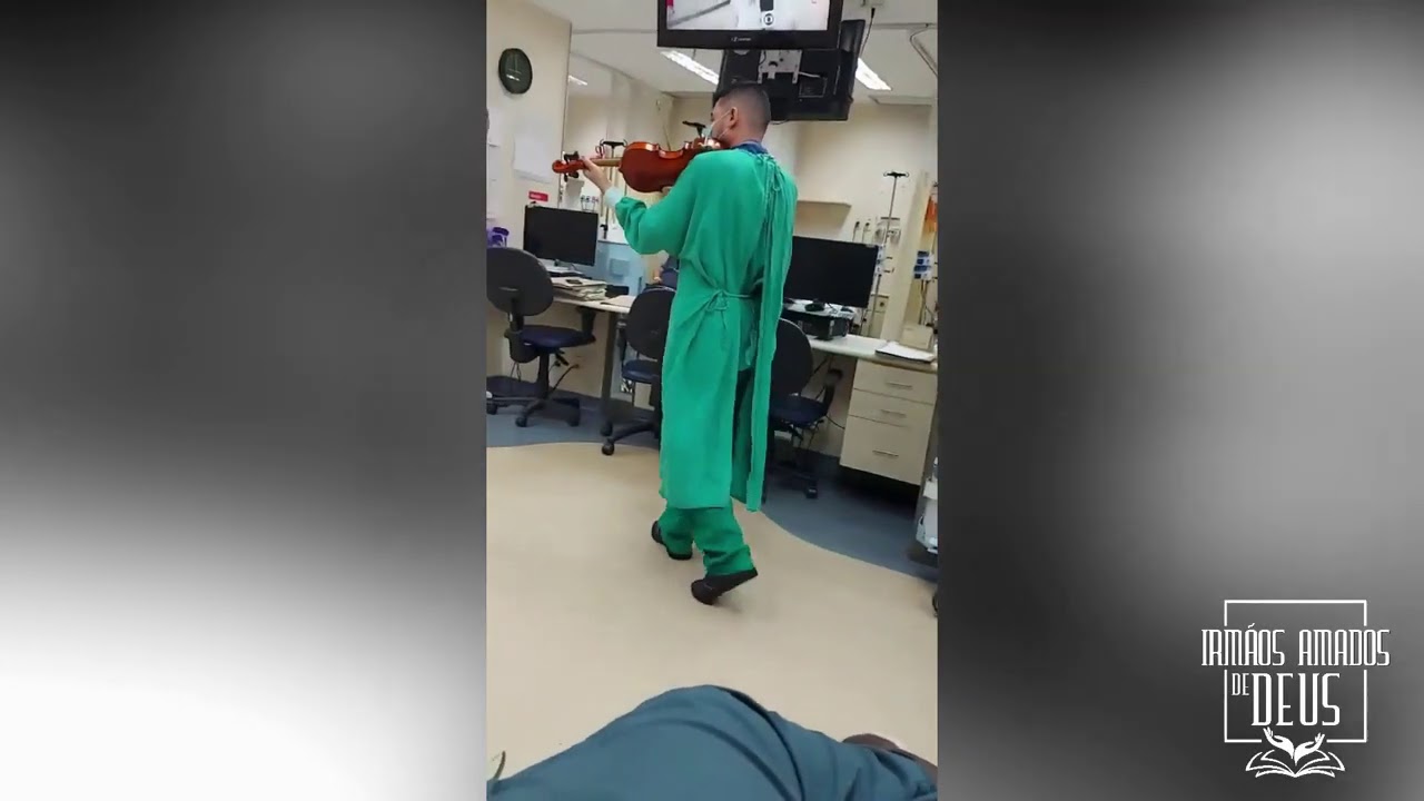 Médico pega violino no INCA da Cruz vermelha, começa a tocar e Jesus invade o ambiente