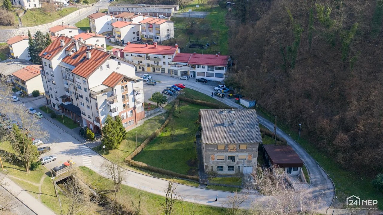 24nep I Hrastnik I Trietažna hiša I PRODAMO