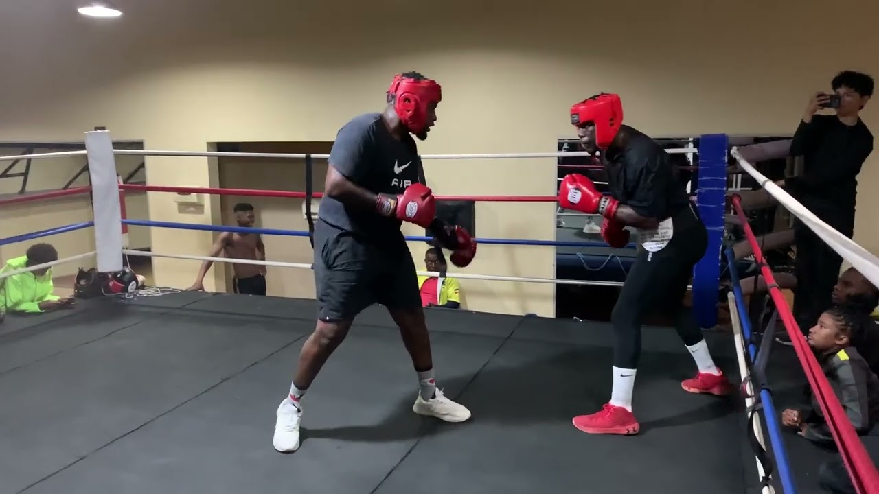 Sparring Jhan el león +92kg  VS marlon  black boy 80kg 