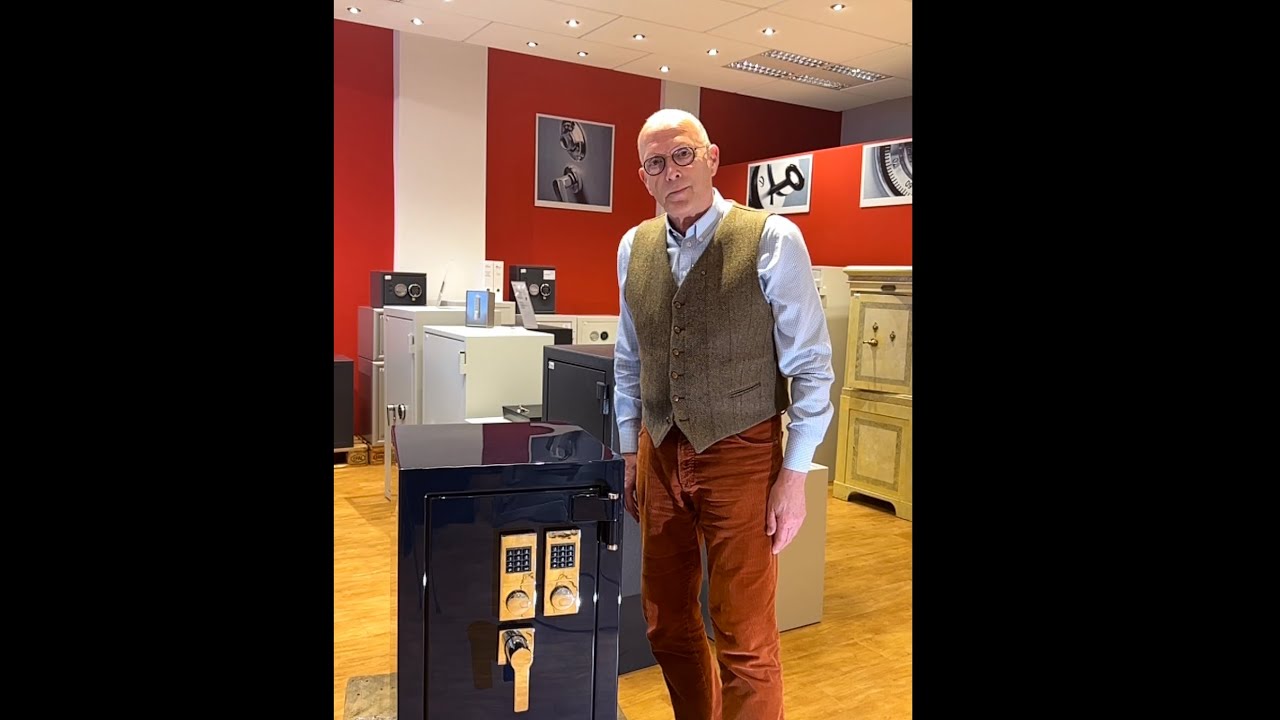 Unser Sahnestück: Ein hochwertig lackierter und eingerichteter Wertschutzschrank