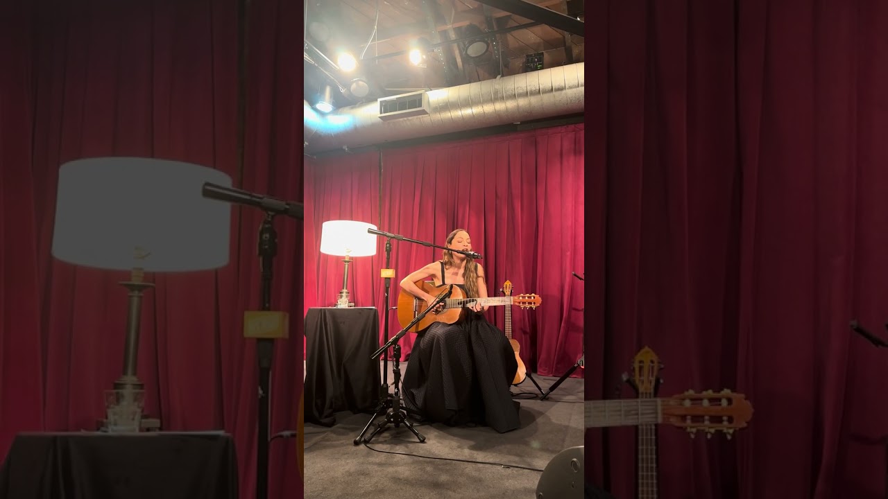 Natalia Lafourcade - Llévame Viento (Secret Show, 08/02/23)