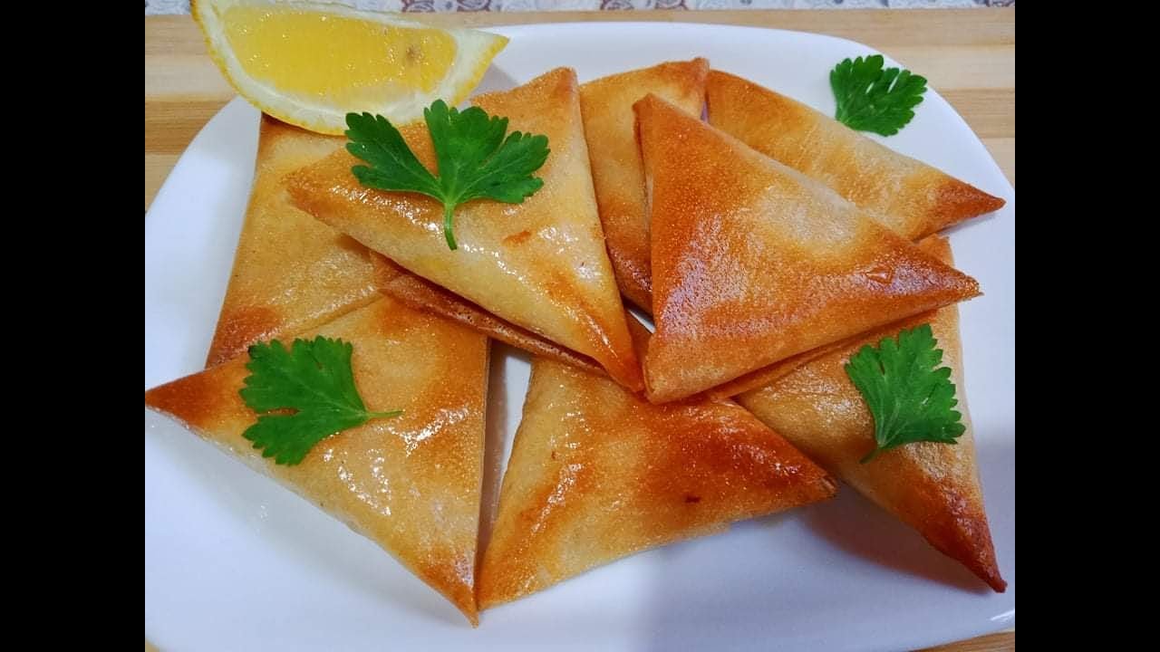 صامصة مالحة  في الفرن بالدجاج وصلصة الجبن